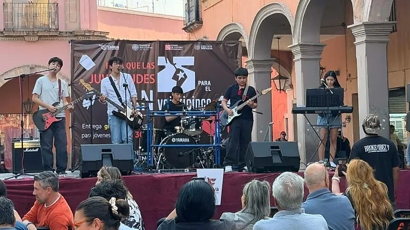 La banda de rock Caída Libre amenizó el evento.